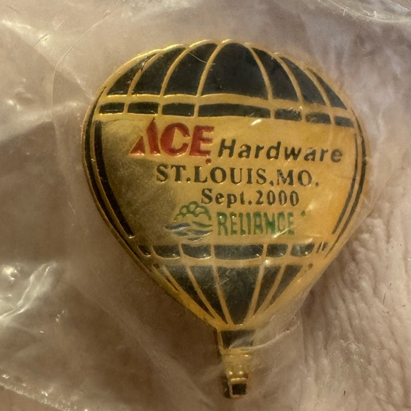 Rare Ace Hardware, St. Louis, Missouri lapel pin 2000 still sealed in plastic 1” - Picture 1 of 4